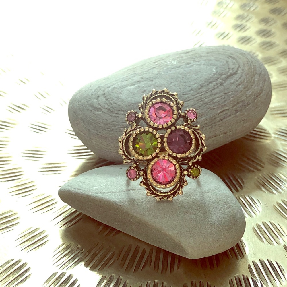 Sarah Coventry vintage gold tone ring & gemstones